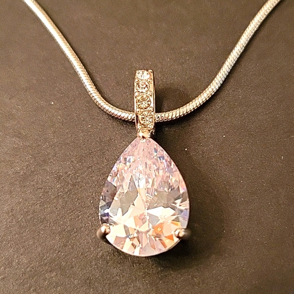 NEW Crystal Teardrop Necklace  & Earrings Set! - Picture 8 of 11